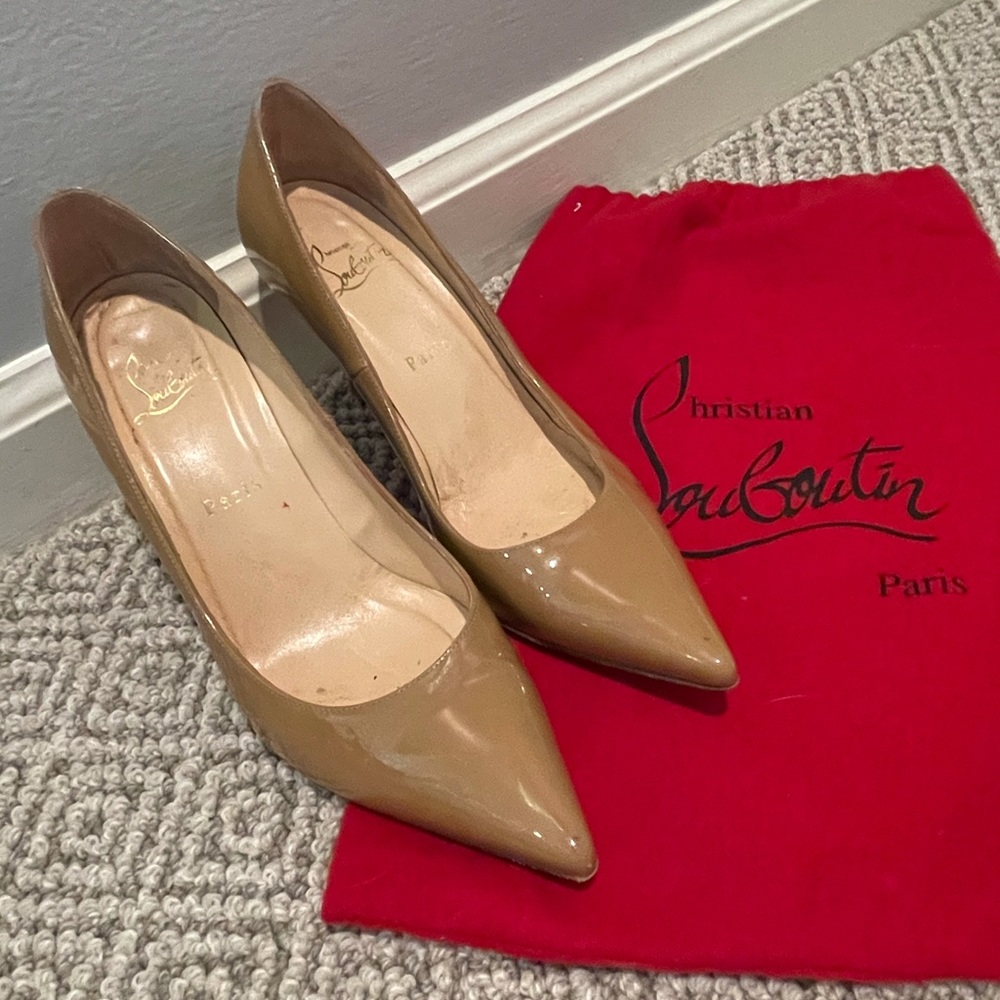 SZ 38 Patent Nude Louboutin Pumps